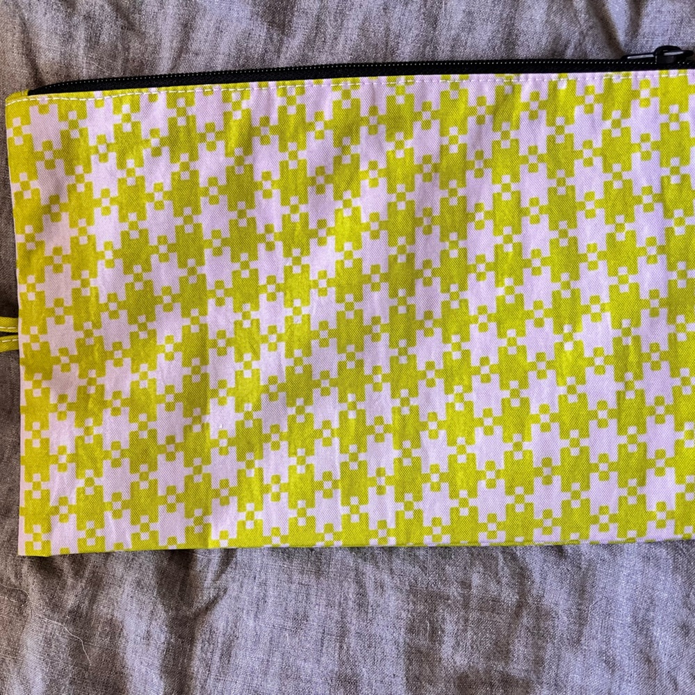 Baggu medium Go Pouch pixel